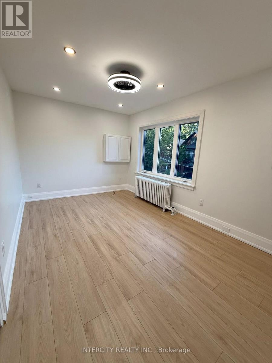 UPPER - 380 CLINTON STREET, Toronto (Annex) — photo 4