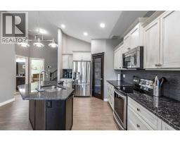 Living room - 32 Hamptons Crescent Se, Medicine Hat, AB T1B0N7 Photo 7