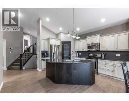 Kitchen - 32 Hamptons Crescent Se, Medicine Hat, AB T1B0N7 Photo 6