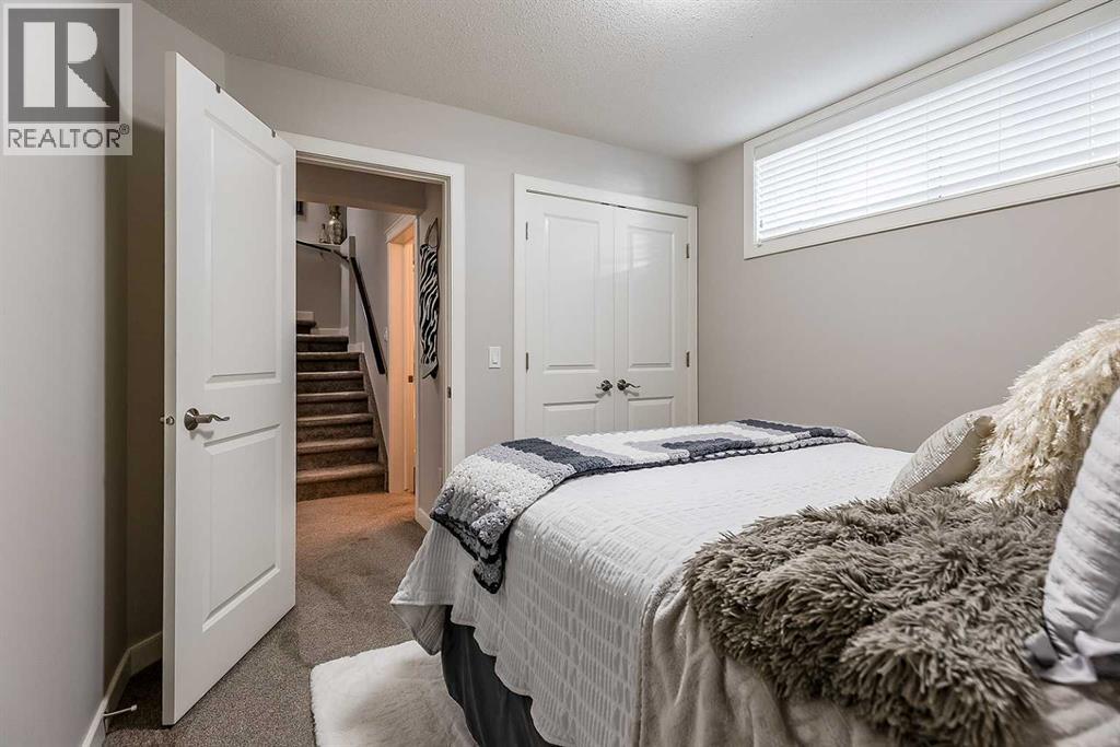 8 Hamptons Crescent SE - Image 37