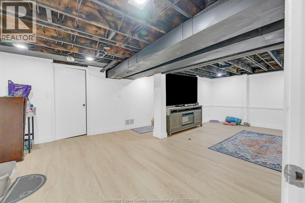 3660 ROXBOROUGH - 30