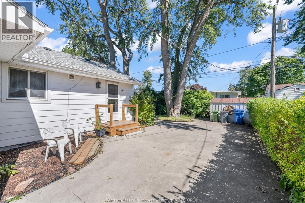 3660 ROXBOROUGH - 37