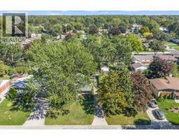 3660 Roxborough, Windsor, ON N9E3A2 Photo 39