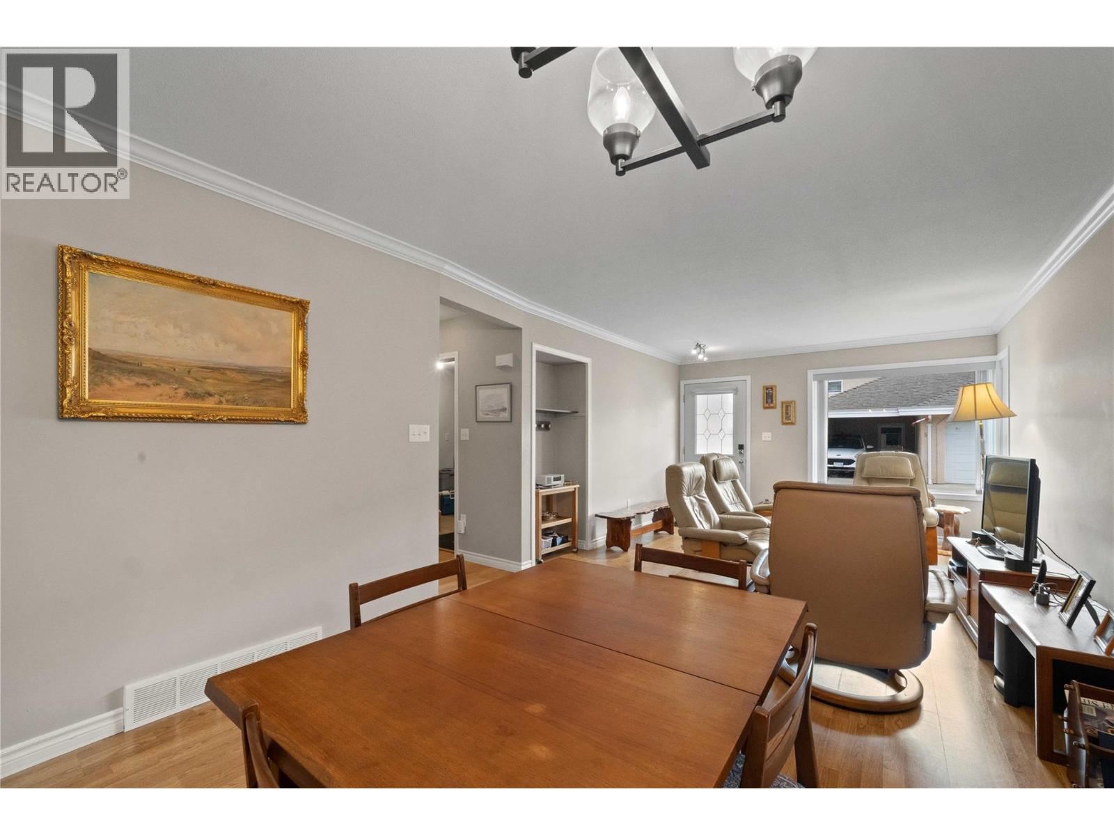 #10 51 8 Avenue SW - 7