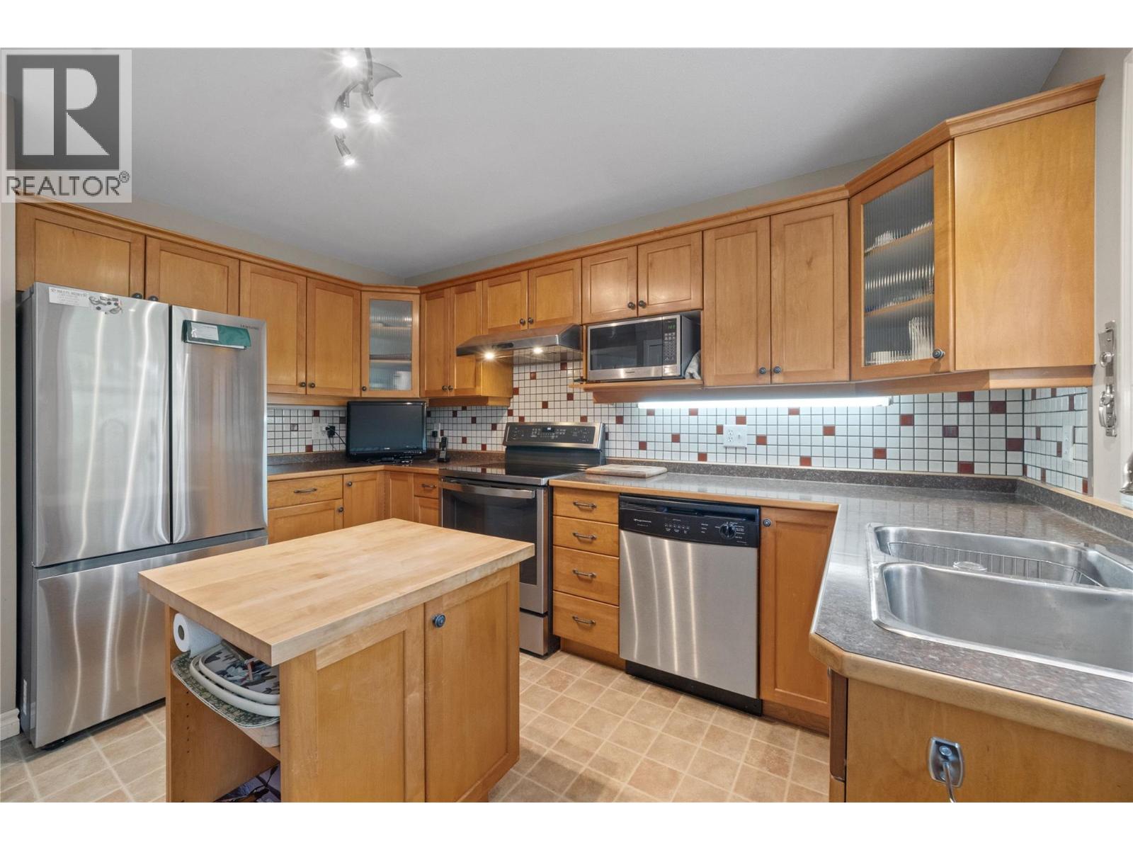 #10 51 8 Avenue SW - 8