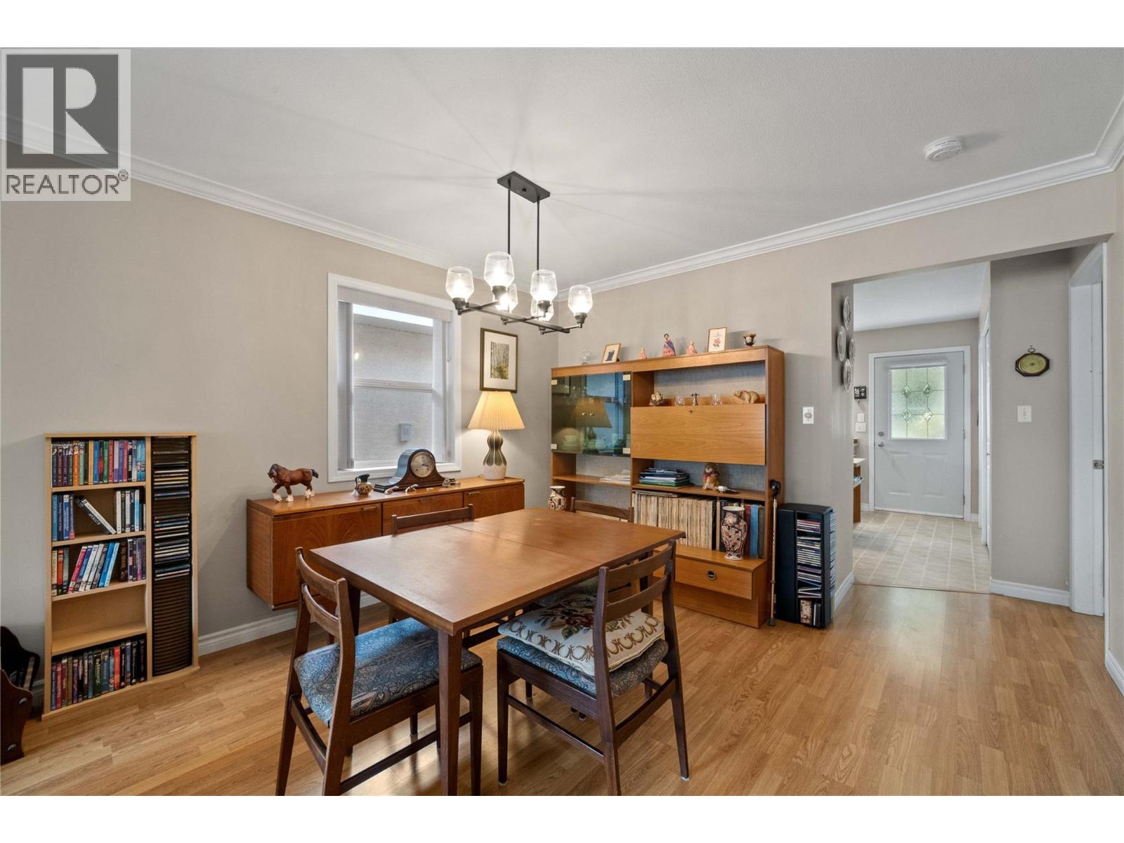 #10 51 8 Avenue SW - 5