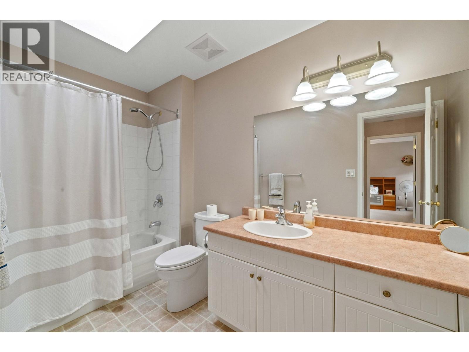 #10 51 8 Avenue SW - 22