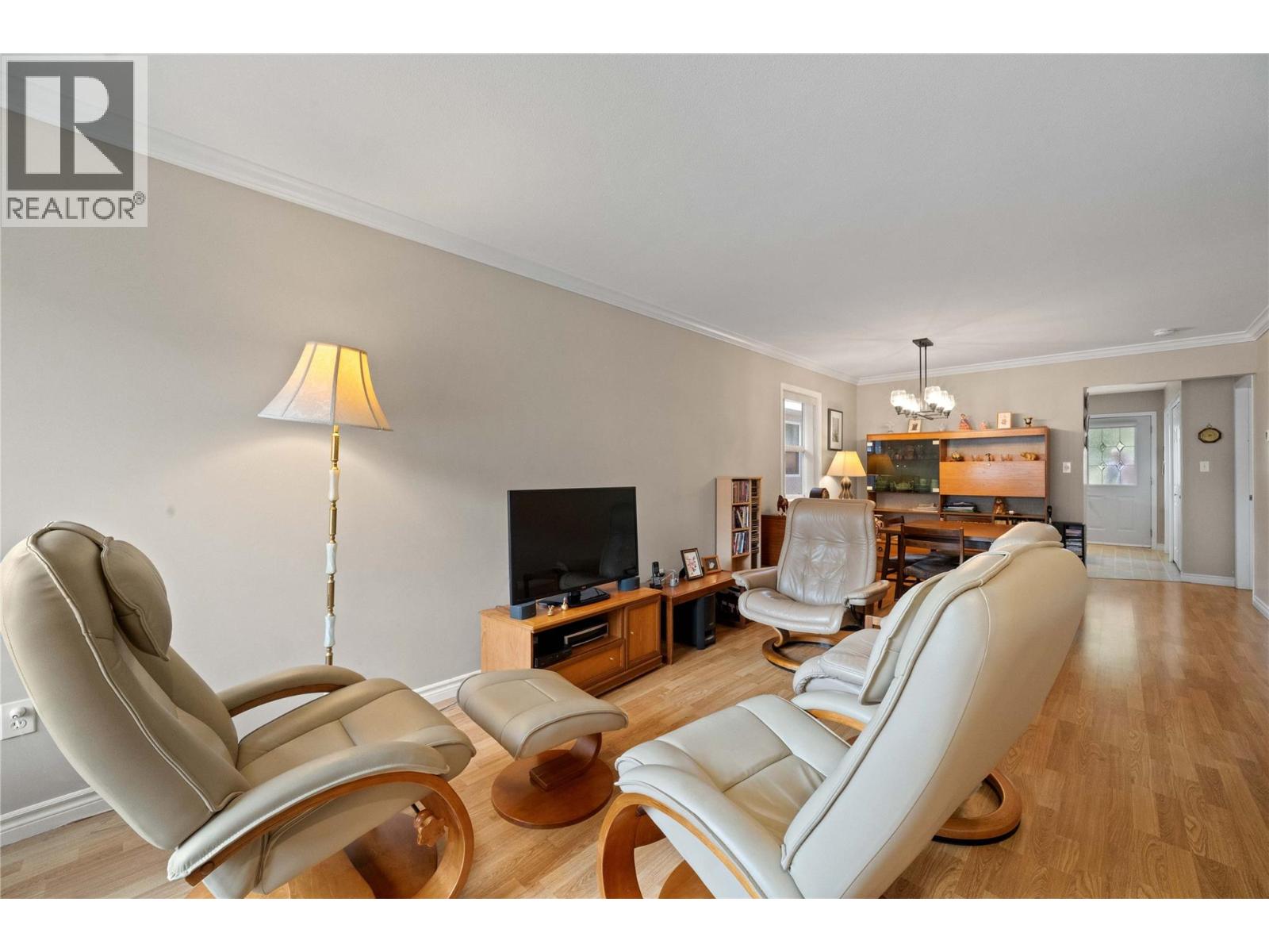 #10 51 8 Avenue SW - 3