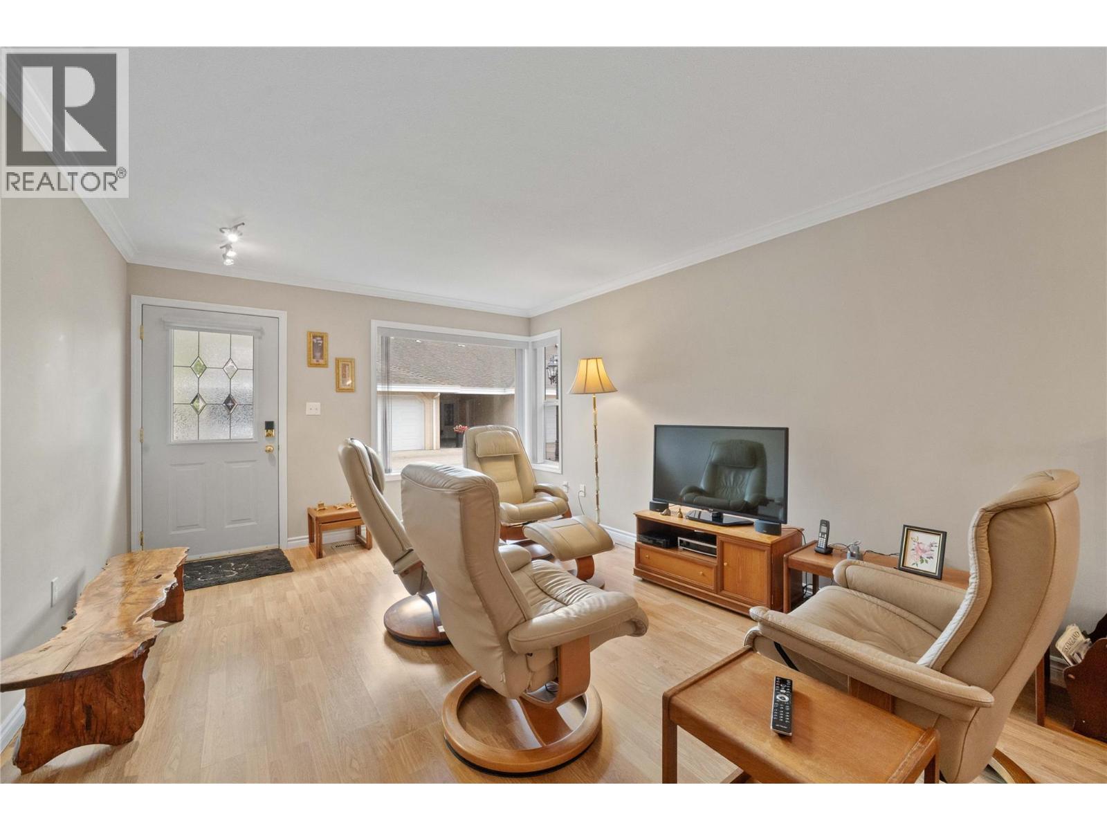 #10 51 8 Avenue SW - 4