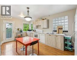 2128 17 Avenue SW - photo 5