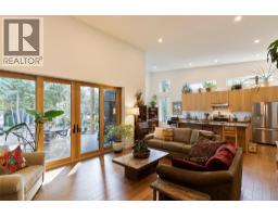 Living room - 2077 Uplands Road, Revelstoke, BC V0E2S1 Photo 11