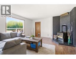 Family room - 2555 Grenfell Road, Kelowna, BC V1Y3C9 Photo 11