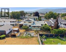 3pc Ensuite bath - 2555 Grenfell Road, Kelowna, BC V1Y3C9 Photo 6