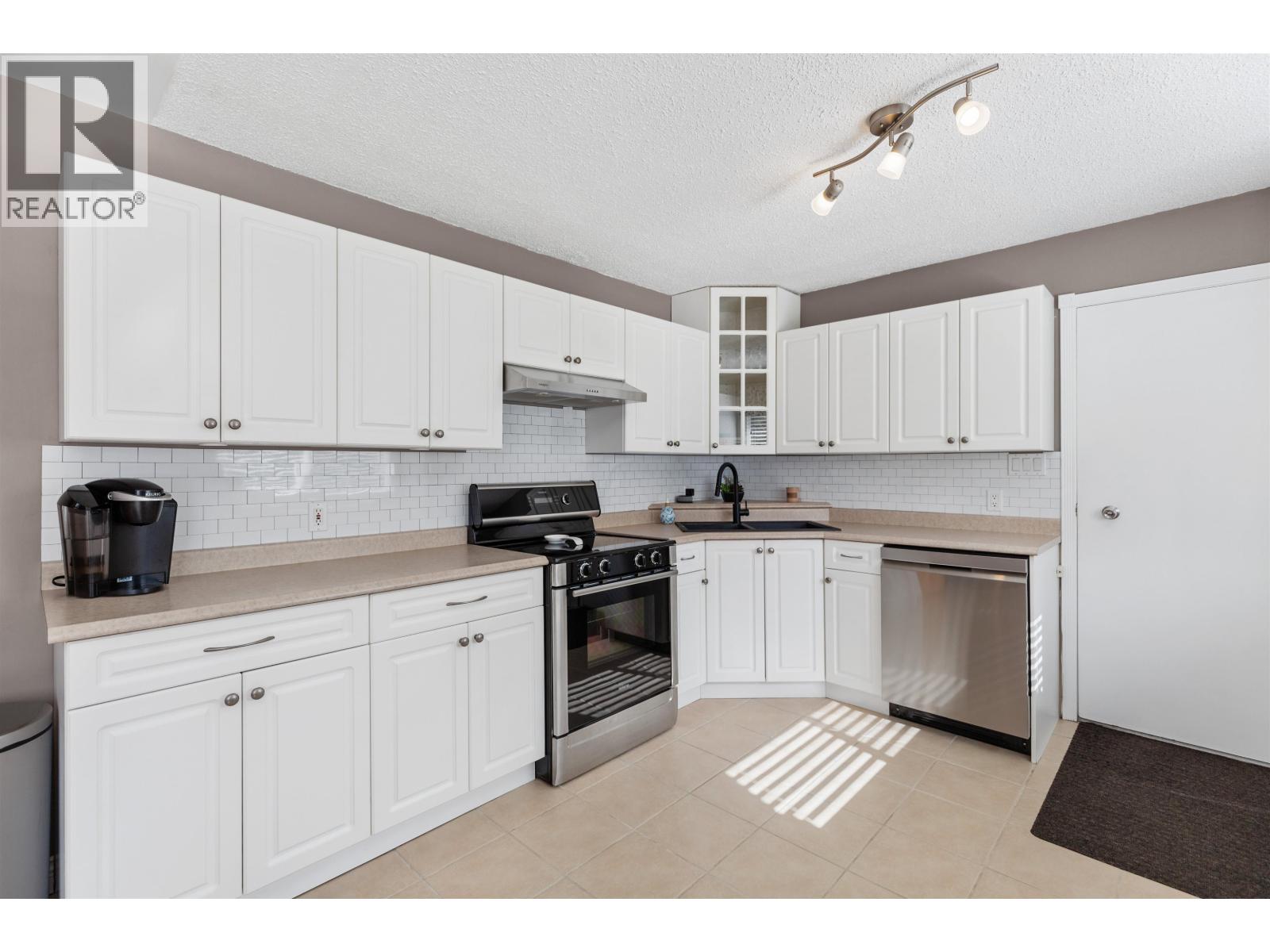 14500 N KELLY ROAD - 16