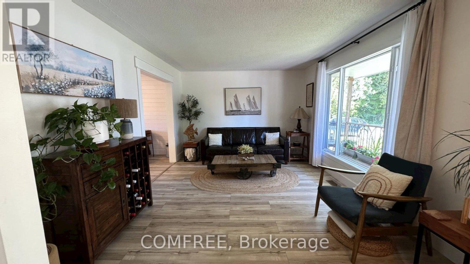 709 GEORGE STREET, McNab/Braeside — photo 2
