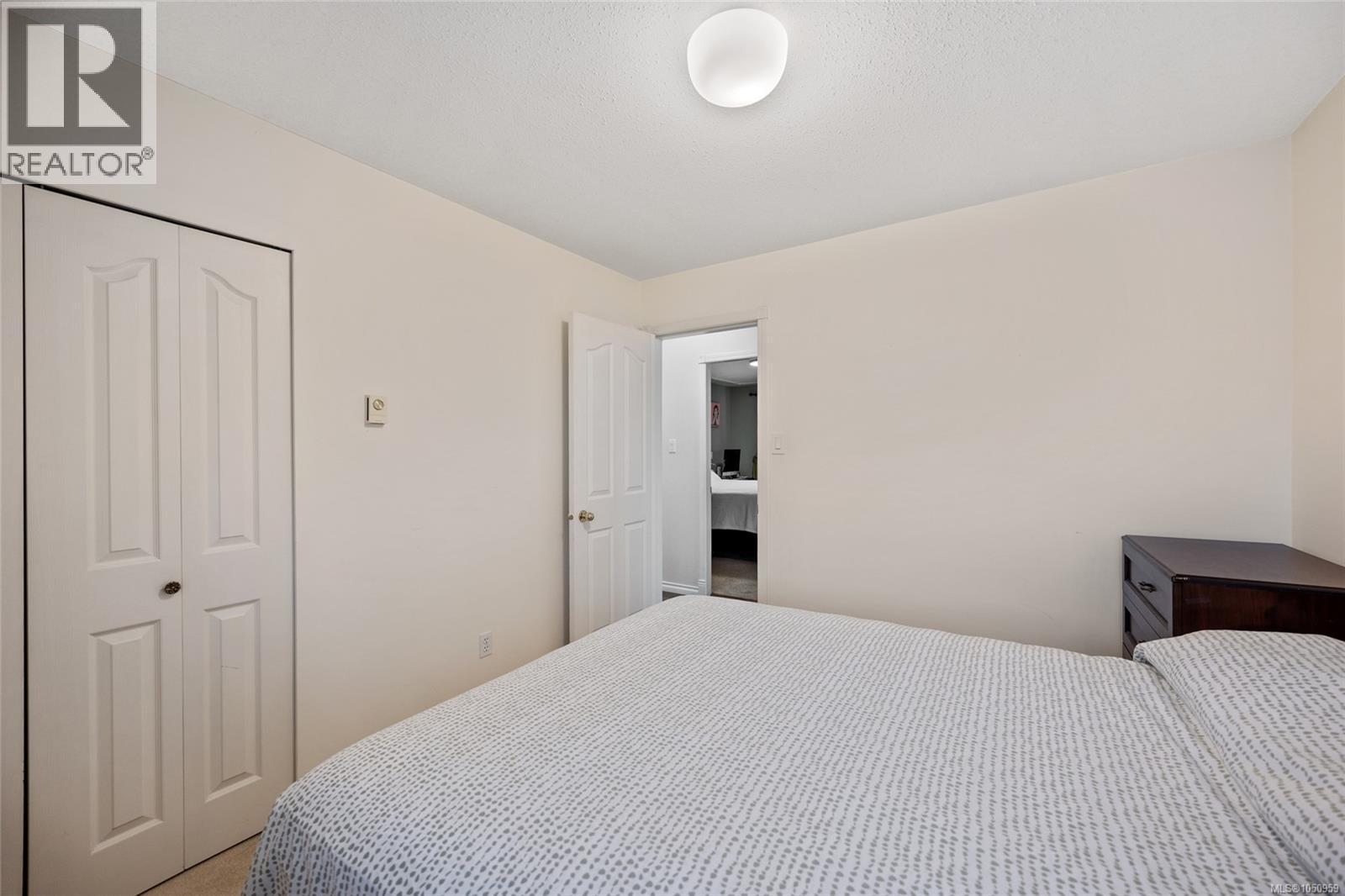 1557 Flicker Pl - Image 38
