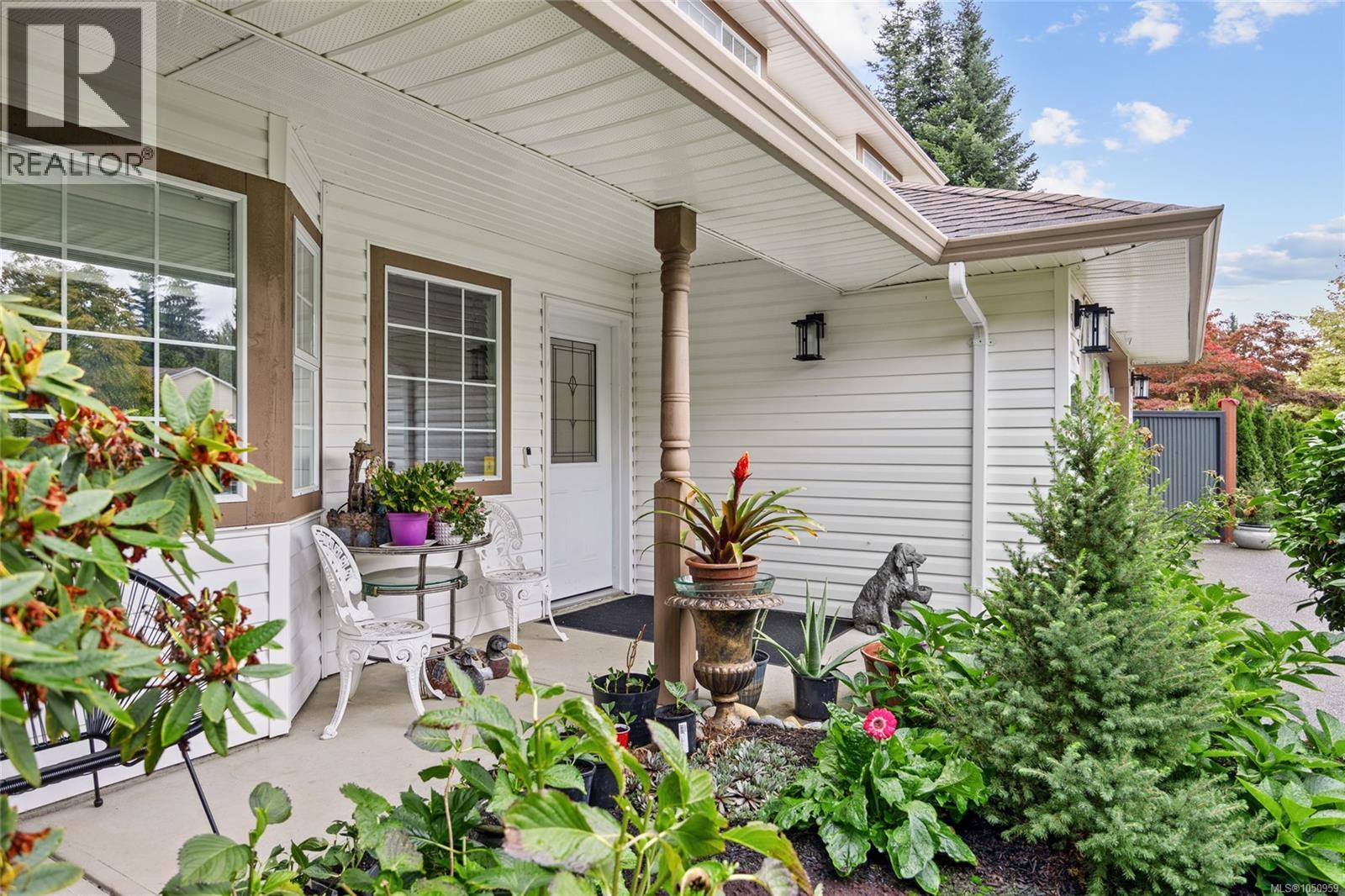 1557 Flicker Place, Courtenay, British Columbia, V9N8M6, Courtenay, British Columbia — photo 4 of 5