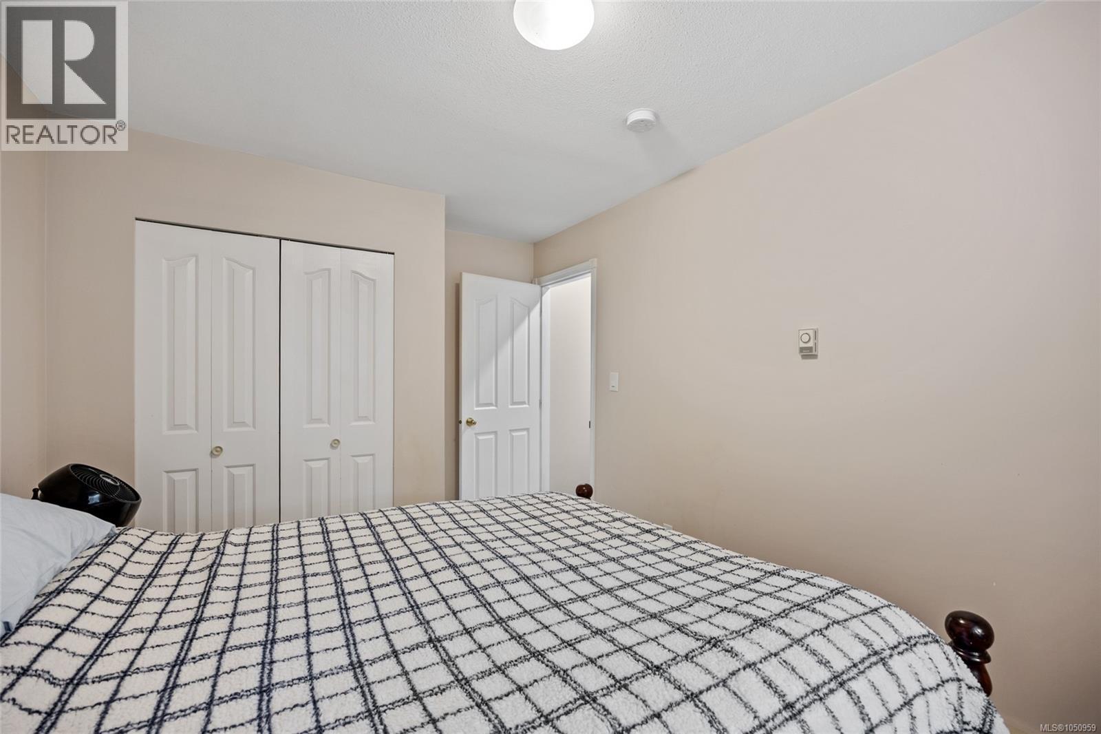 1557 Flicker Pl - Image 36