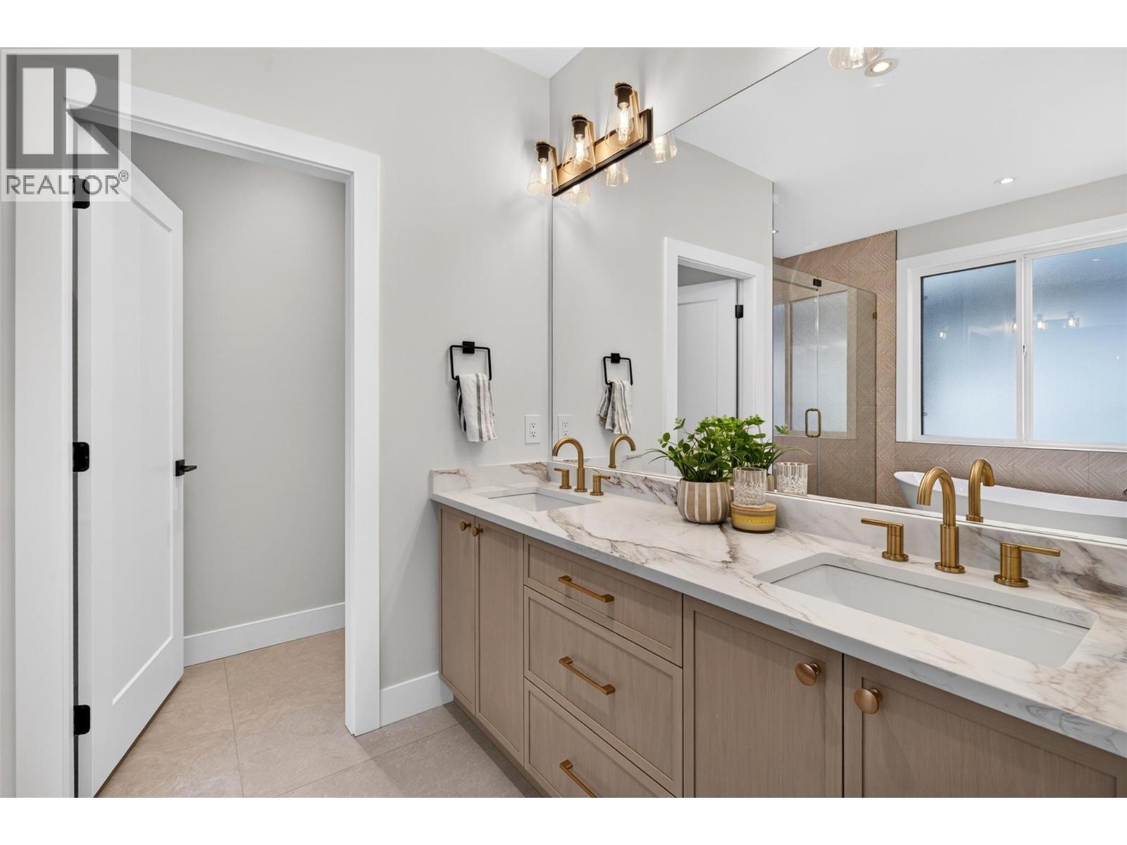996 Bull Crescent, Kelowna