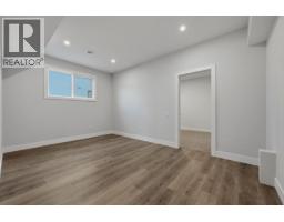 3pc Bathroom - 2083 Cortina Drive, Kelowna, BC V1P1V1 Photo 14