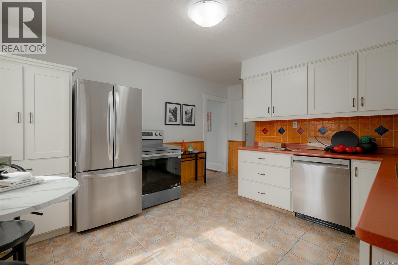 350 Vincent Ave - 4