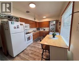 Full bathroom - 1280 Green Avenue, Trail, BC V1R4K1 Photo 7