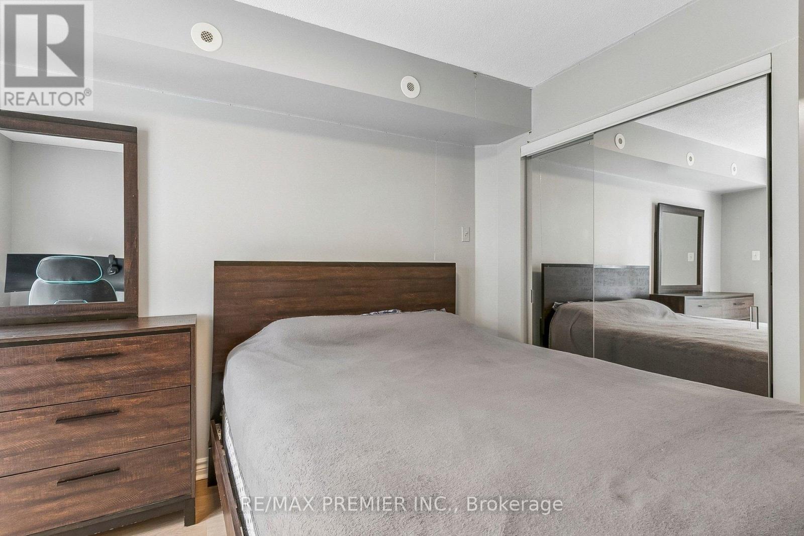#2152 105 GEORGE APPLETON WAY - Image 19