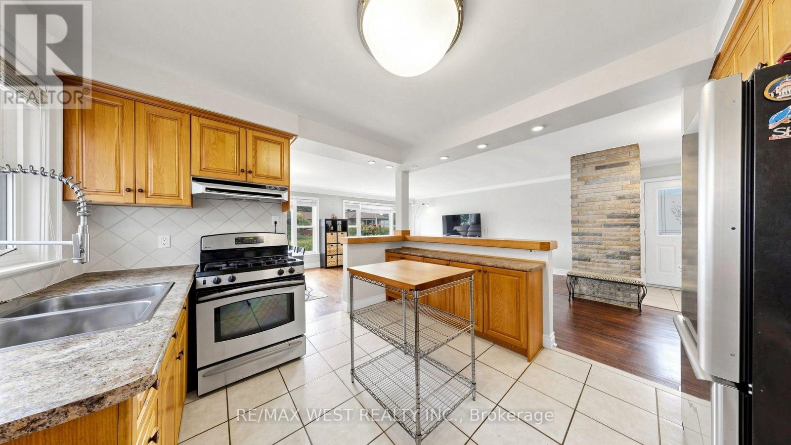 32 ALLONSIUS DRIVE - 13