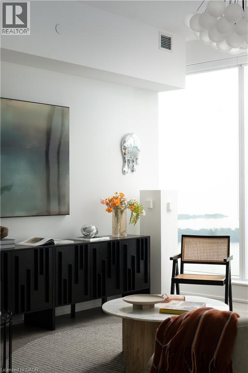 10 YORK Street Unit# 6210, Toronto — photo 11
