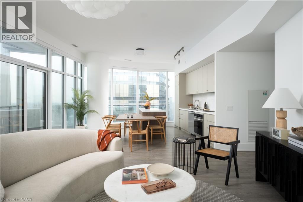 10 YORK Street Unit# 6210, Toronto — photo 12