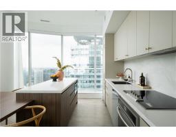 10 York Street Unit# 6210, Toronto, ON M5J2L9 Photo 17