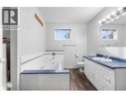 309 1st Avenue Nw, Nakusp, BC V0G1R0 Photo 17