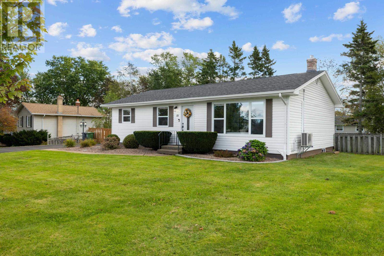 10 Dale Drive, Charlottetown, Prince Edward Island, C1A7X5, Charlottetown, Prince Edward Island — photo 1 of 5