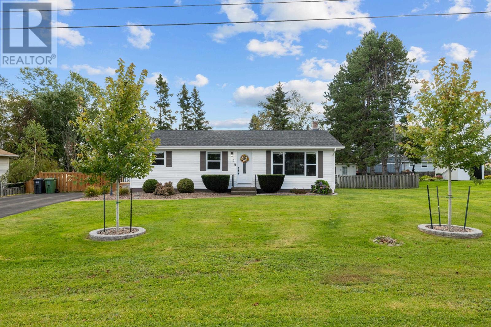 10 Dale Drive, Charlottetown, Prince Edward Island, C1A7X5, Charlottetown, Prince Edward Island — photo 2 of 5