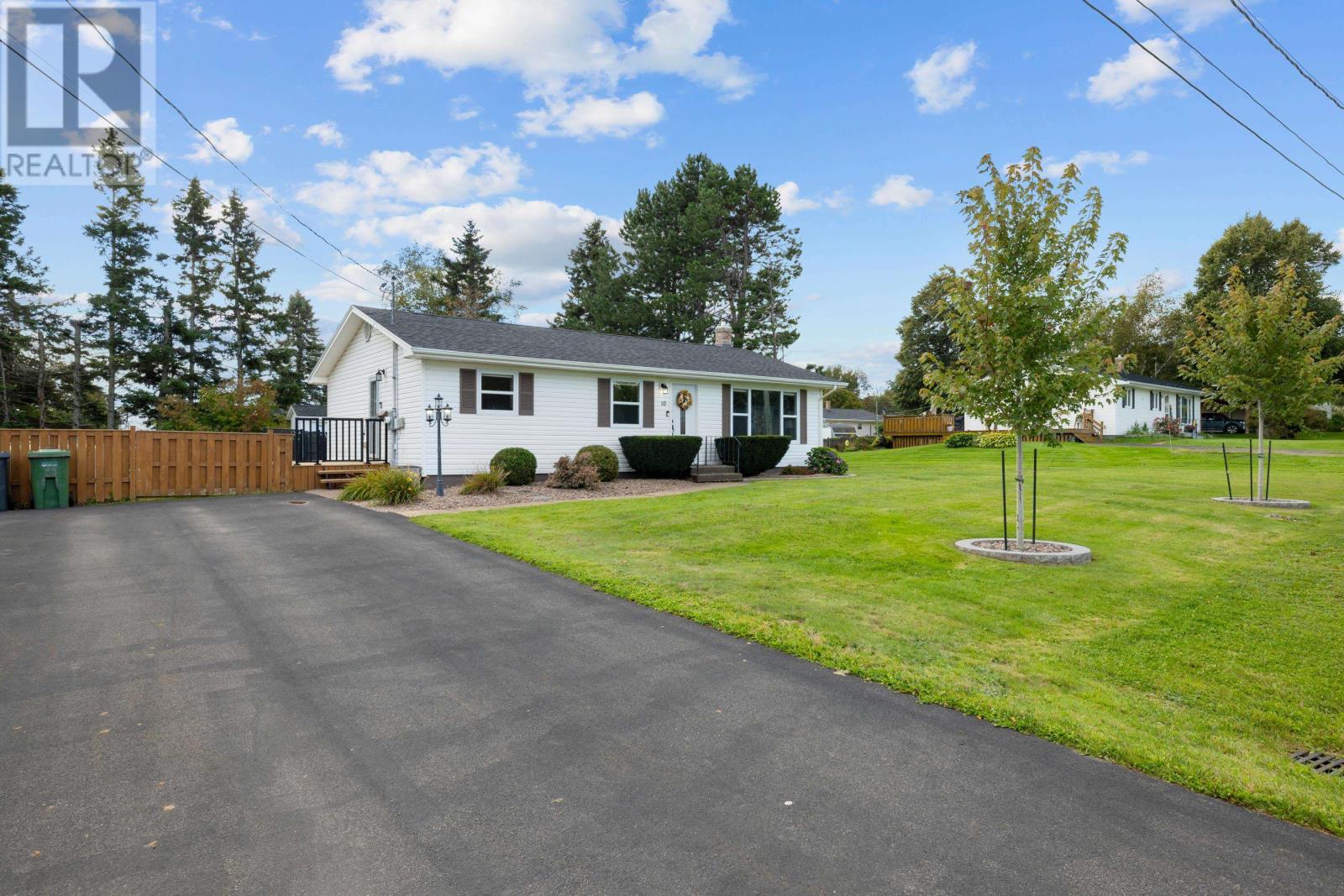 10 Dale Drive, Charlottetown, Prince Edward Island, C1A7X5, Charlottetown, Prince Edward Island — photo 3 of 5