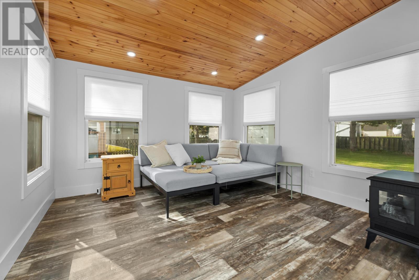 10 Dale Drive - 34