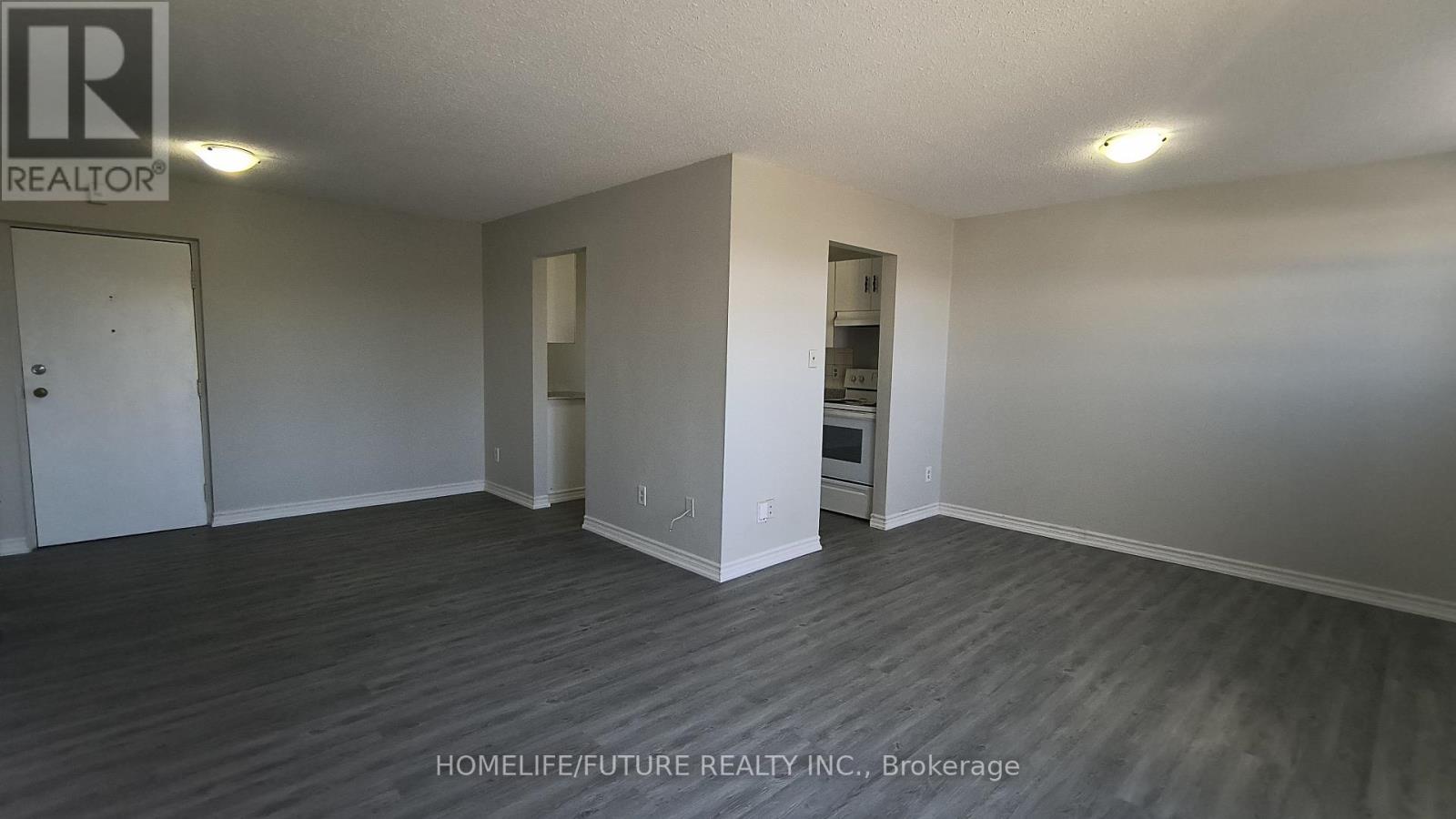 #405 560 Bloor Street East, Oshawa (Farewell), Ontario, L1H3N2, Oshawa (Farewell), Ontario — photo 3 of 5
