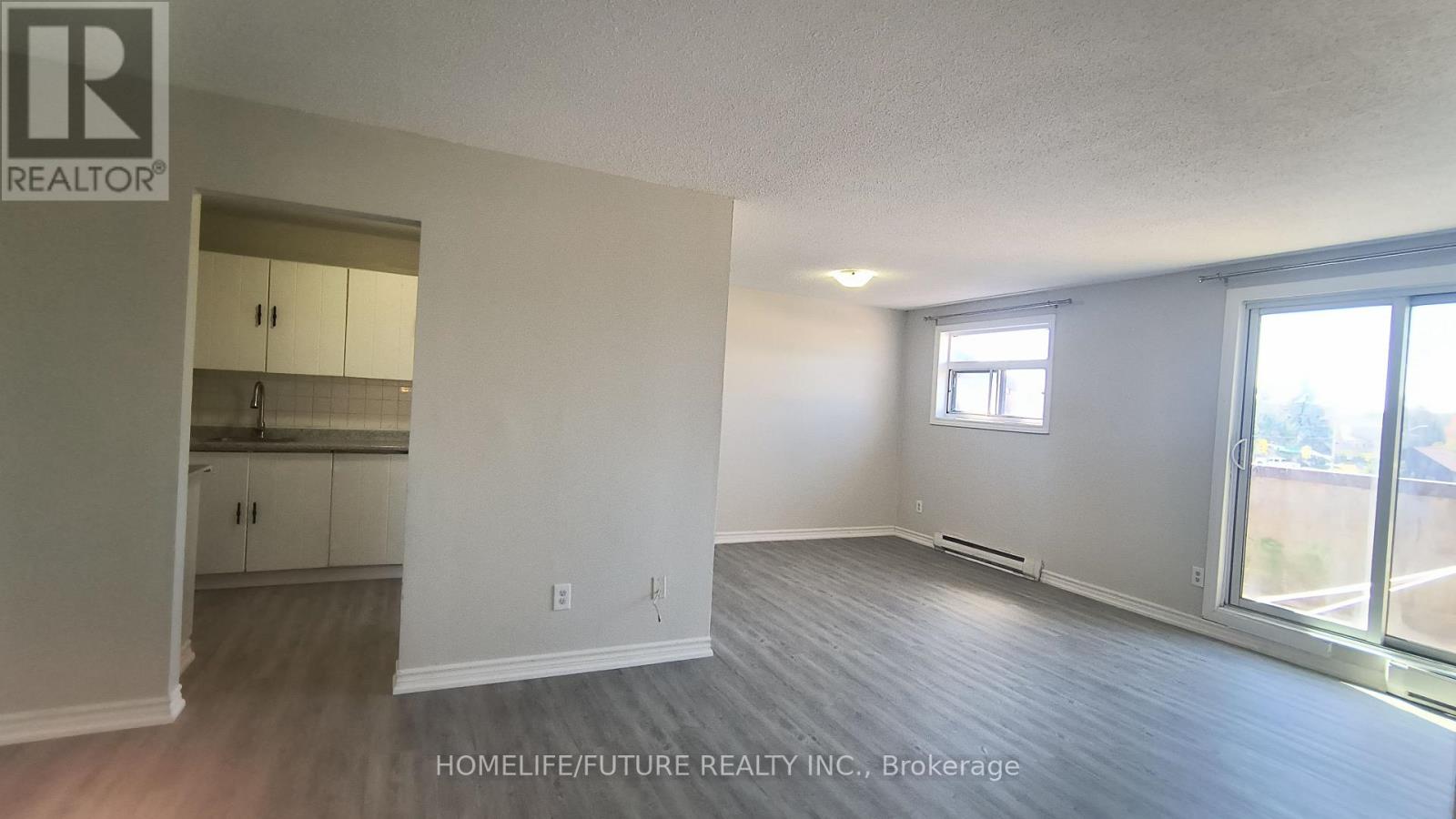 #405 560 Bloor Street East, Oshawa (Farewell), Ontario, L1H3N2, Oshawa (Farewell), Ontario — photo 4 of 5