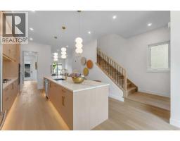 4pc Bathroom - 2136 5 Avenue Nw, Calgary, AB T2N0S5 Photo 12