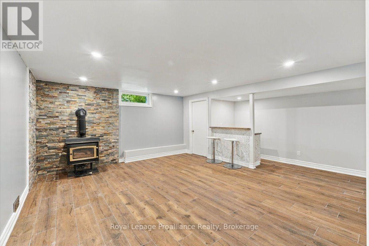 380 ASHLEY STREET - 23
