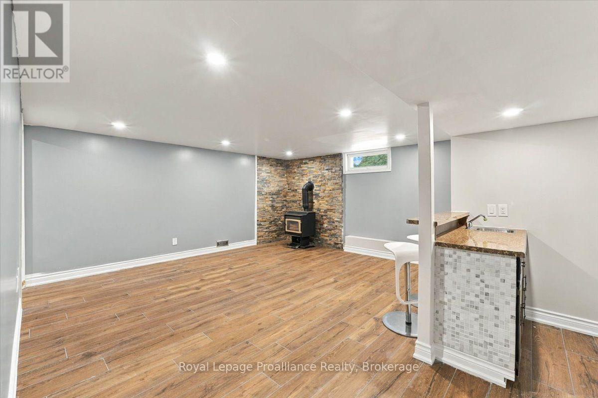 380 ASHLEY STREET - 24