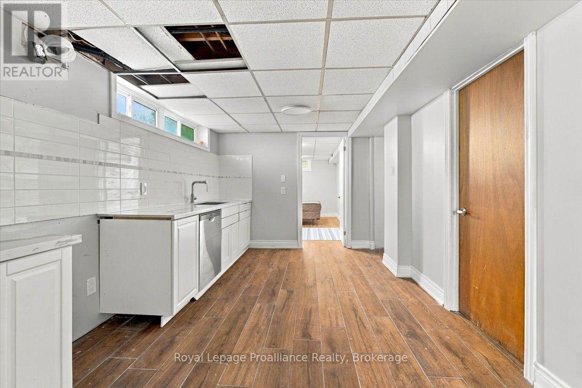 380 ASHLEY STREET - 28