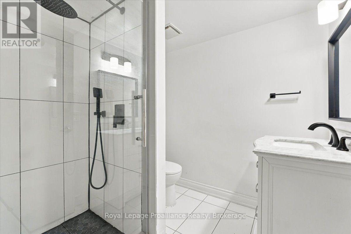 380 ASHLEY STREET - 29