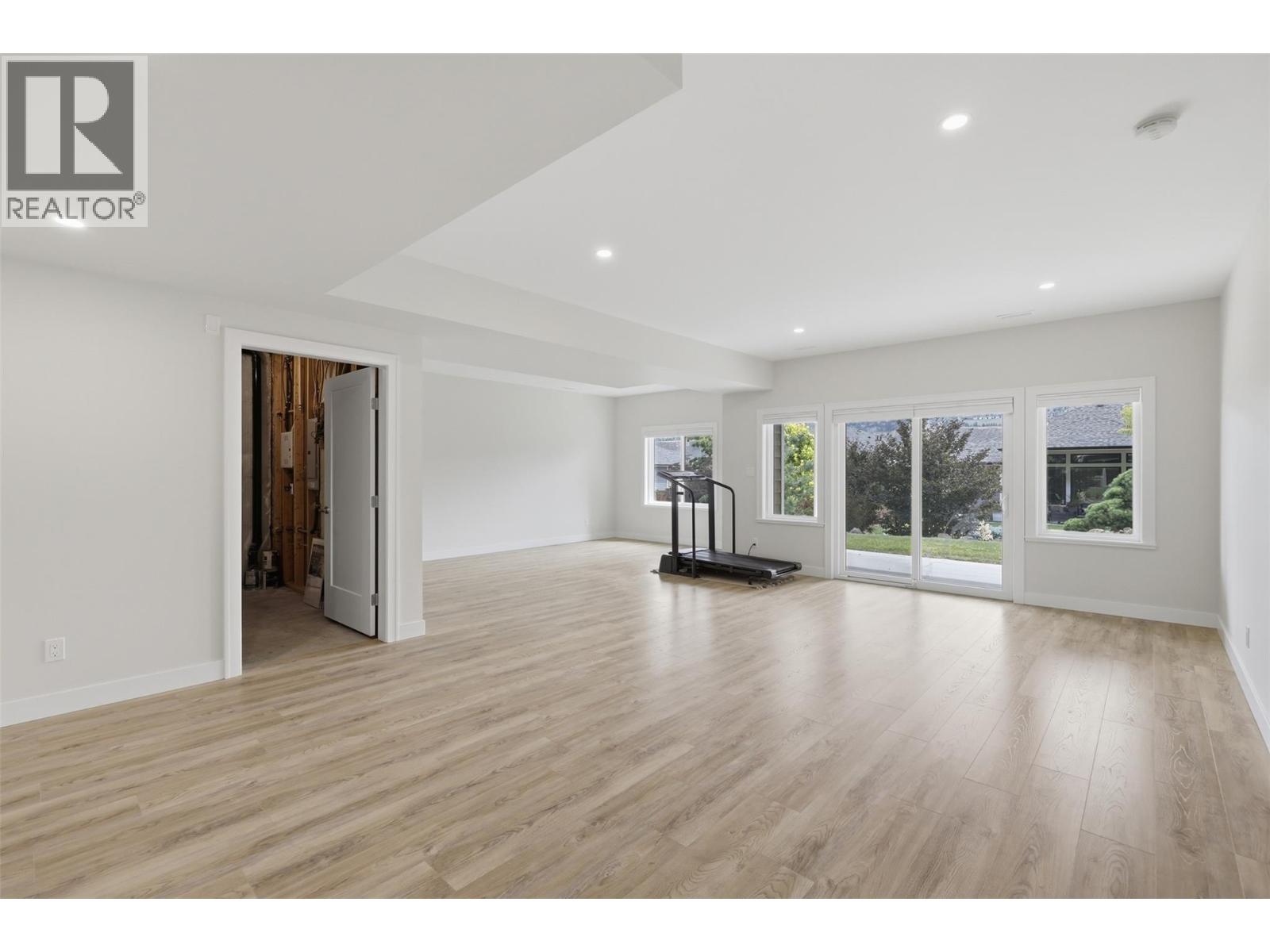 #140 641 SHUSWAP Road E - 28