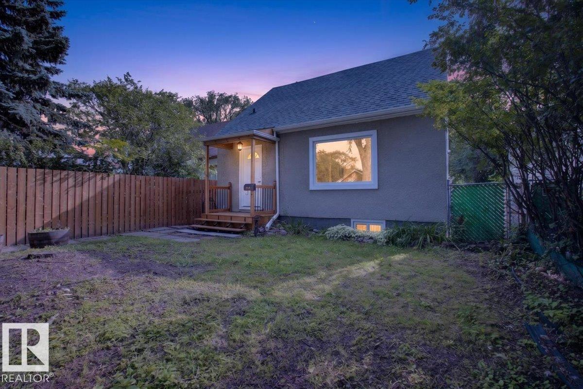 11645 90 ST NW - 44