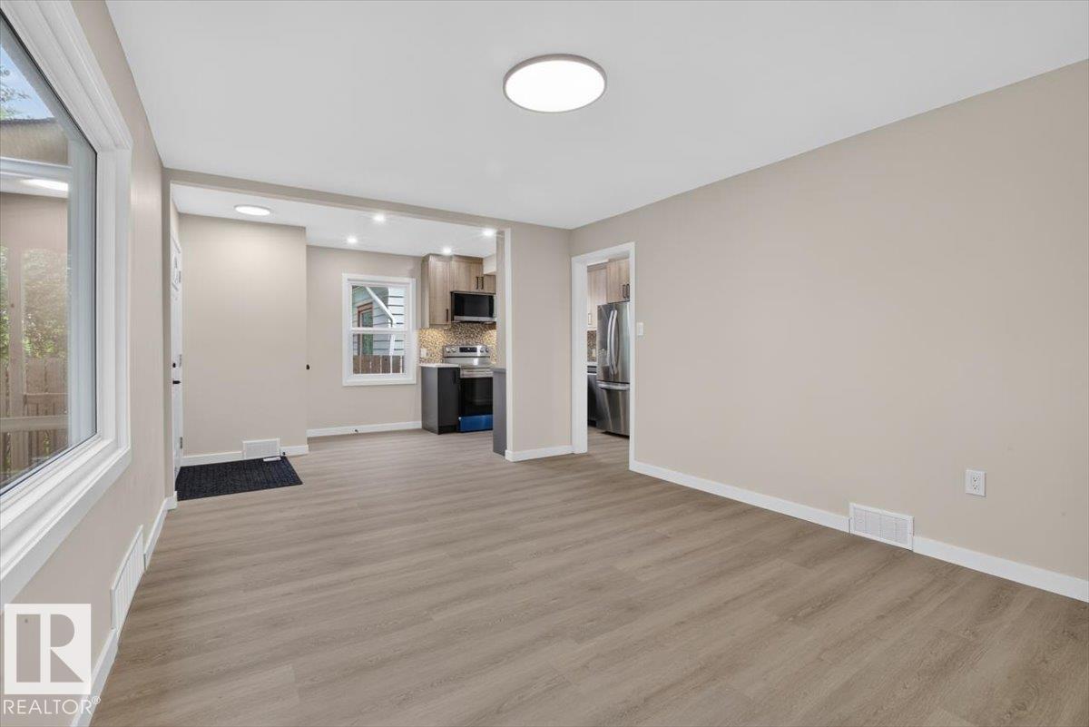 11645 90 ST NW - 6