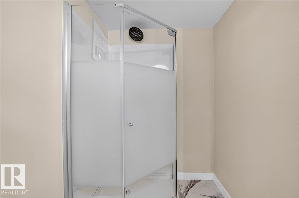 11645 90 ST NW - 16