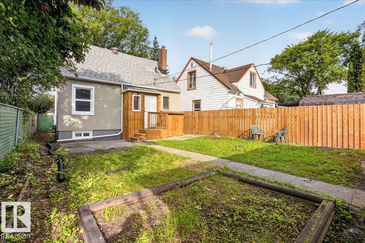 11645 90 ST NW - 40