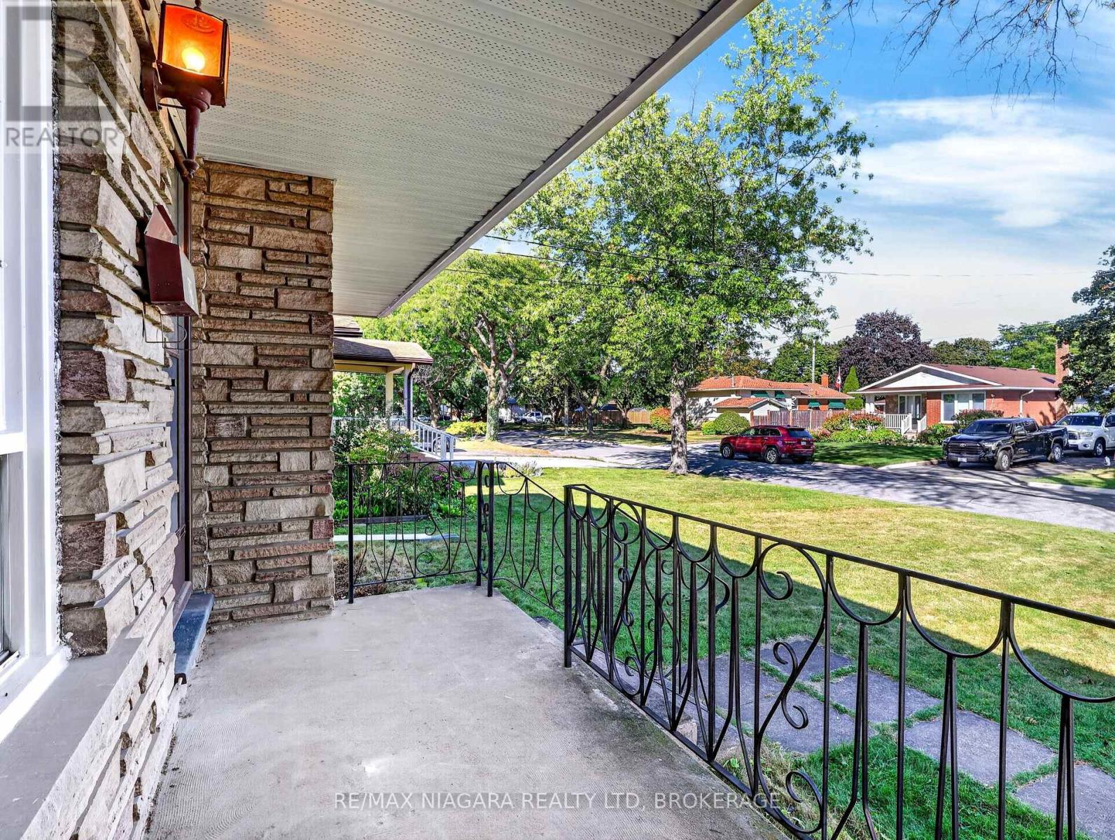82 REGENT DRIVE - 3