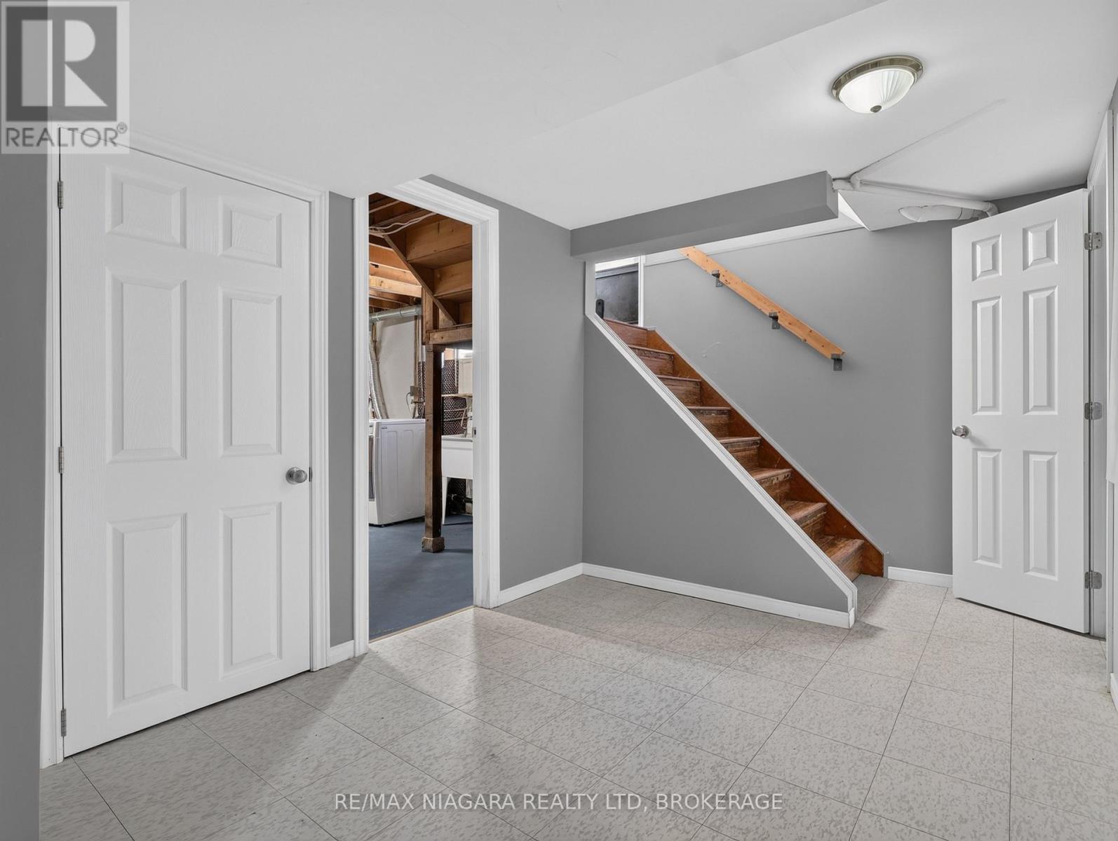 82 REGENT DRIVE - 36